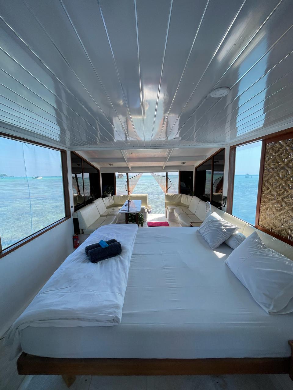 Kamar Jetty Camper Boar 2p di Omah Alchy Cottage & Resort (Pinggir Laut)
